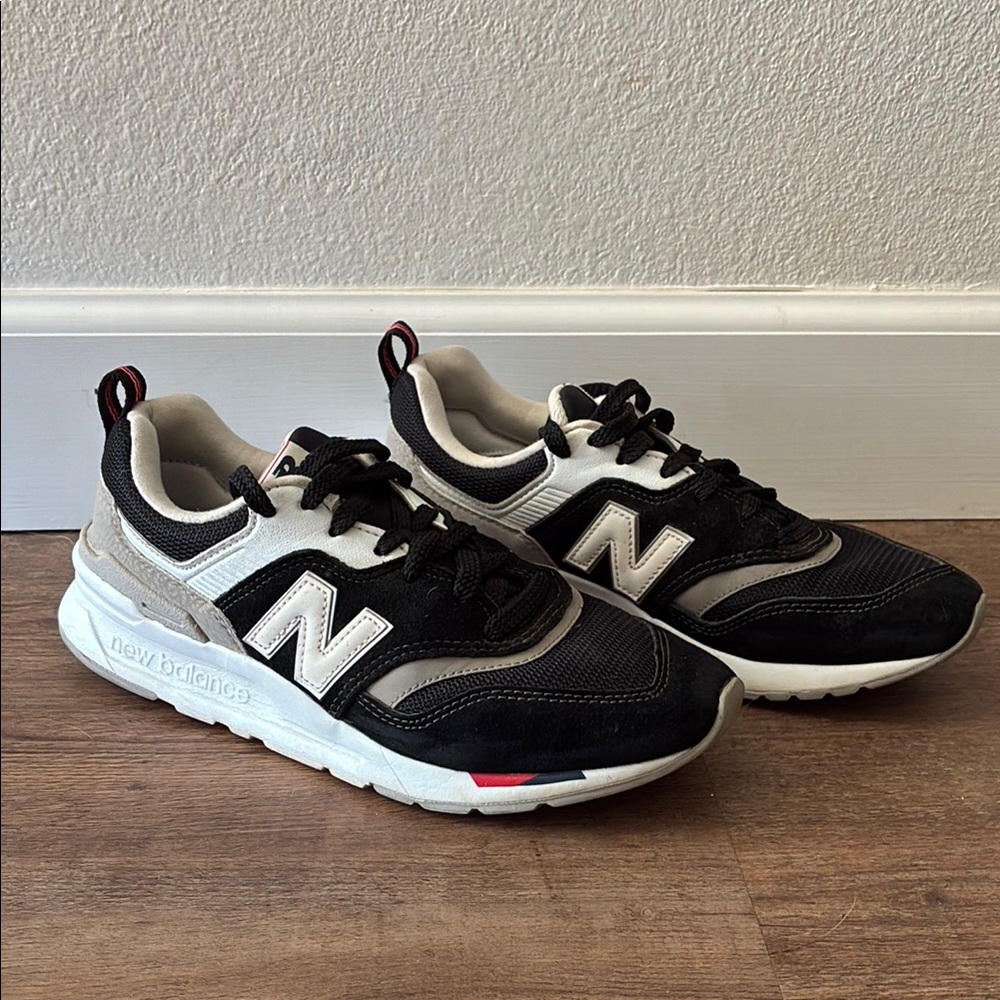 New Balance Black and White Women's Shoes